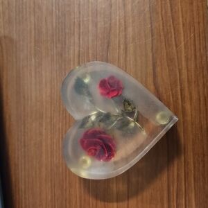 Heartshaped Filled With A Rose Paperweight Lightweight. (A-37)